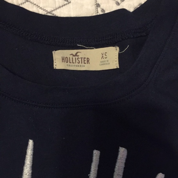 navy blue hollister shirt. - Picture 2 of 2